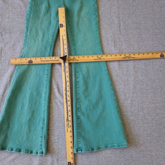 We The Free Women Jayde Flare Jeans Size 26S Button 30" Inseam - Picture 3 of 6
